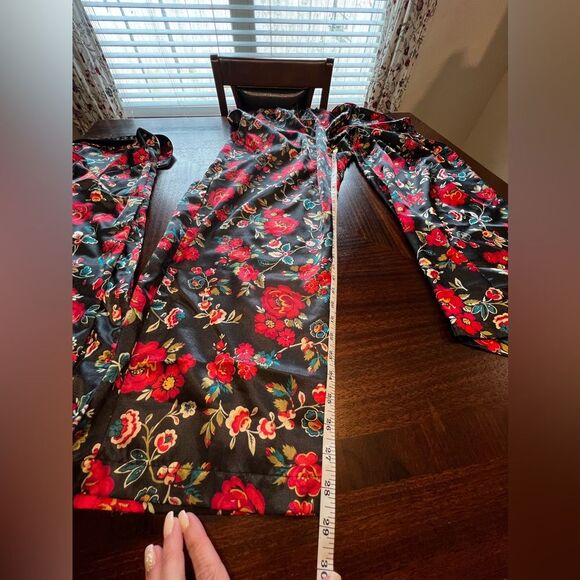 Cabernet Sleepwear | Silky Black Floral Feminine 2 pc. Pajama Set | Size XL - Picture 15 of 16